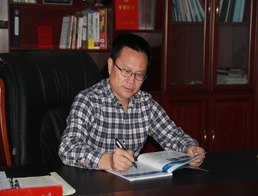 董事长吴风耀